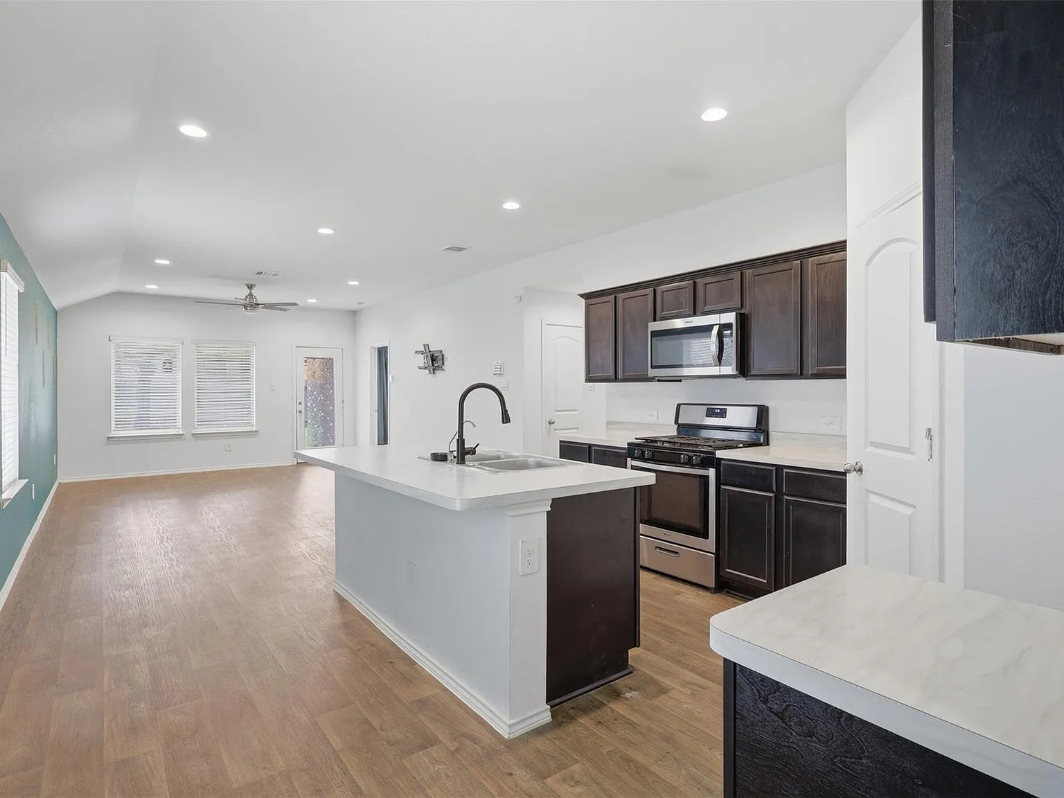 3 bed, 2.0 bath, 1340 sqft, $1,750 — Photo 2