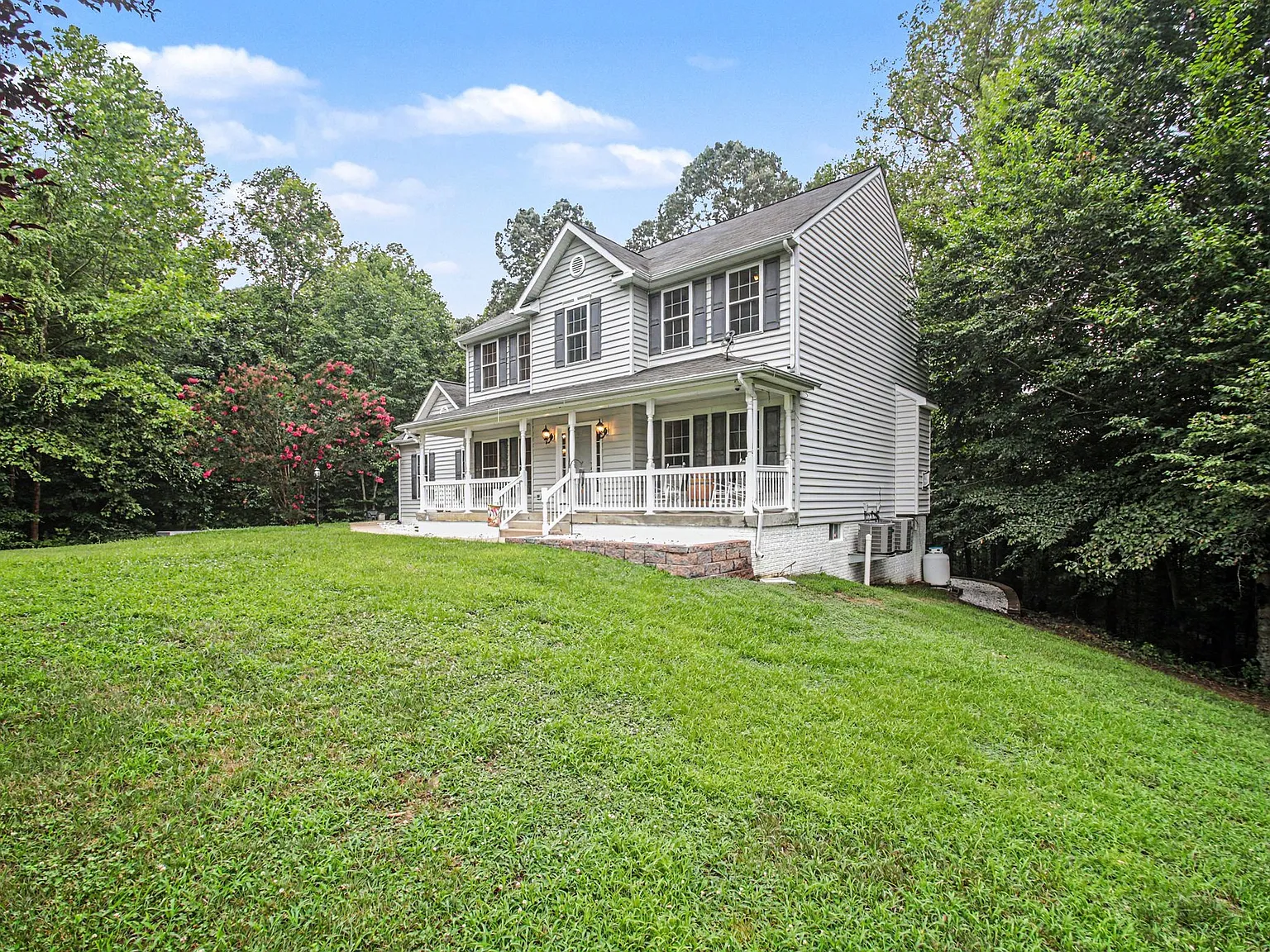 4 bed, 2.5 bath, 3732 sqft, $3,500 — Photo 3