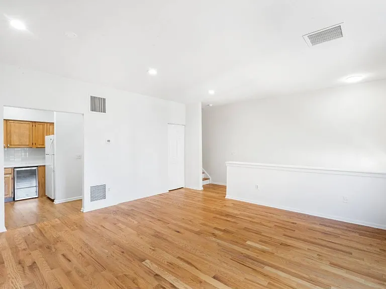 92C E Blackwell St — Photo 5