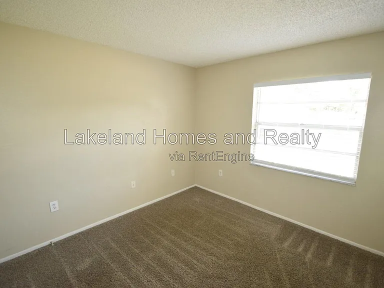 1204 Honeytree Ln W — Photo 40