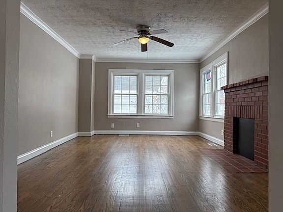 3rd image of 693 Forest Cir