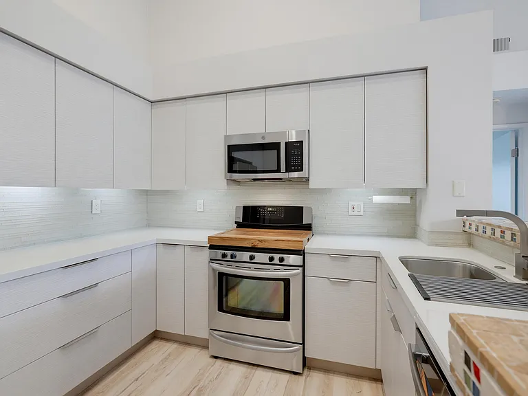 27529 Serena — Photo 23