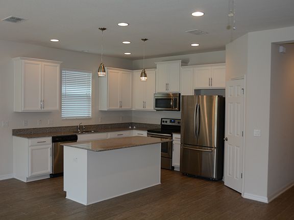 3rd image of 4873 Palmetto Park Dr