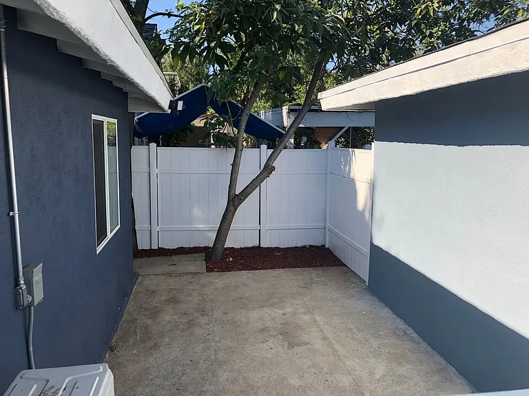 922 N Summit Avenue — Photo 19