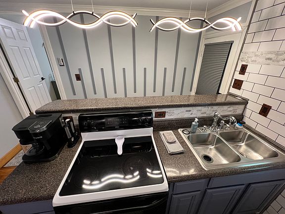 Newly remodeled kitchen. Keurig coffee maker. Glass top stove. Full size oven. Architectural design entry wall. Tiled walls throughout kitchen.