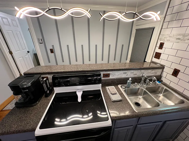 Newly remodeled kitchen. Keurig coffee maker. Glass top stove. Full size oven. Architectural design entry wall. Tiled walls throughout kitchen.