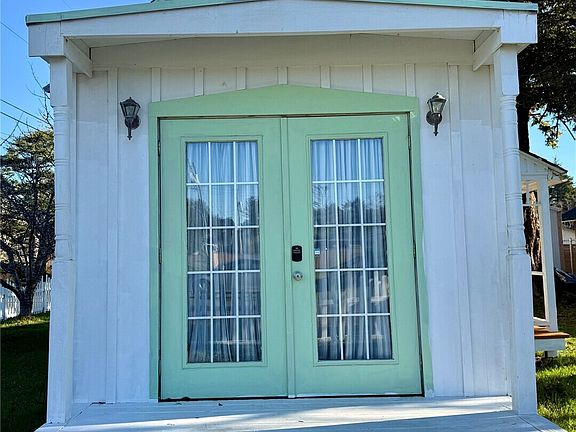 4th image of 26414 Ridge Avenue