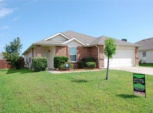 105 Live Oak Ln, Terrell, TX 75160