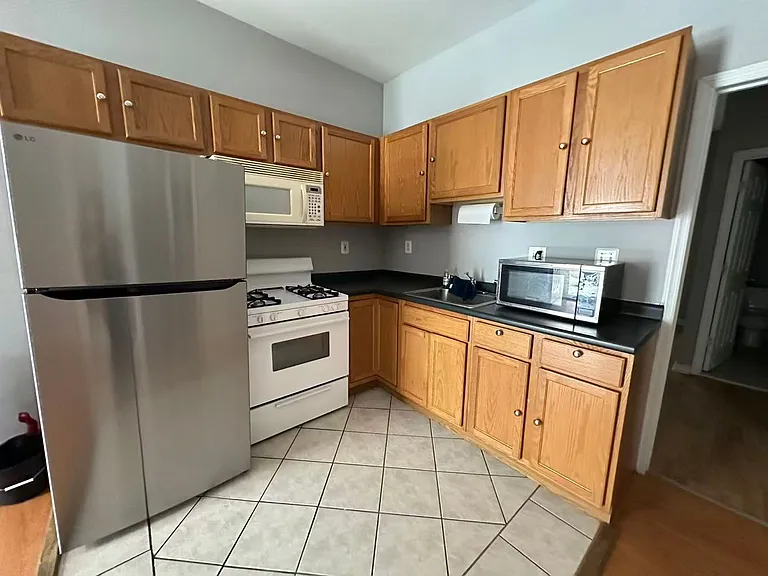 1430 W Master St. — Photo 8