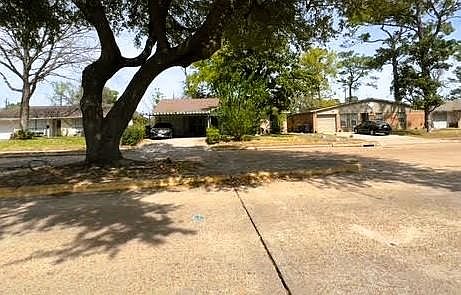 3rd image of 7613 Parker Rd