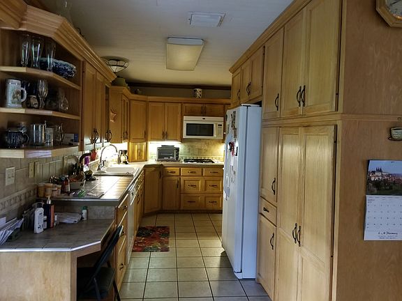 4th image of 209 Woodcrest Cir