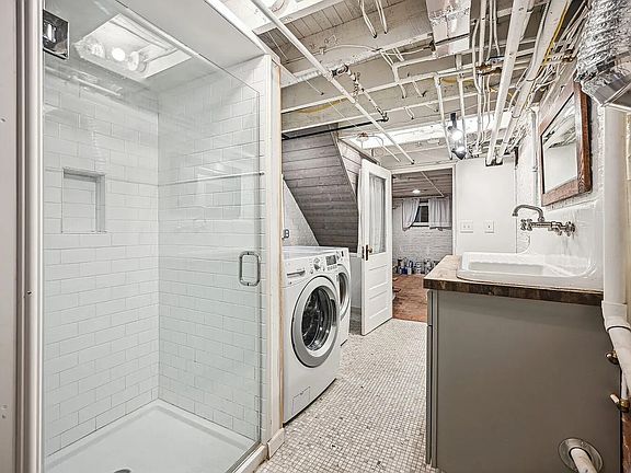 3rd image of 310 Taylor St NW #1