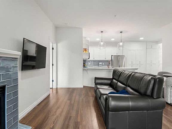 3rd image of 14 SE Hemlock Cres SW #5208