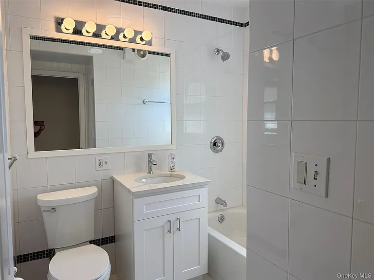24 Adelaide St #1 — Photo 4