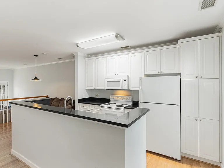 111 Ellington Oaks Ct — Photo 4