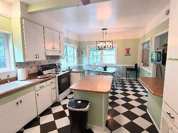 5th image of 5931 Castle Ave