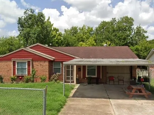 10902 Segrest Dr, Houston, TX 77047