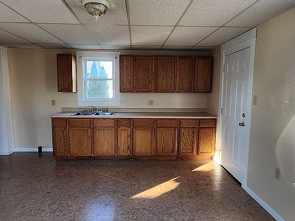 4th image of 483 Beethoven St