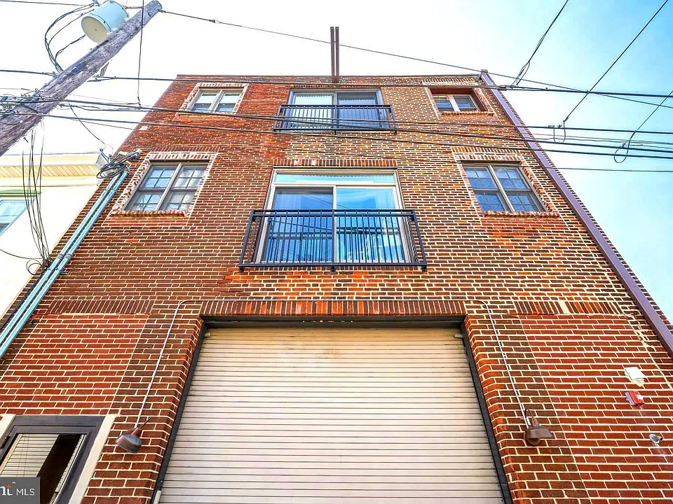 207 Rector St #2R