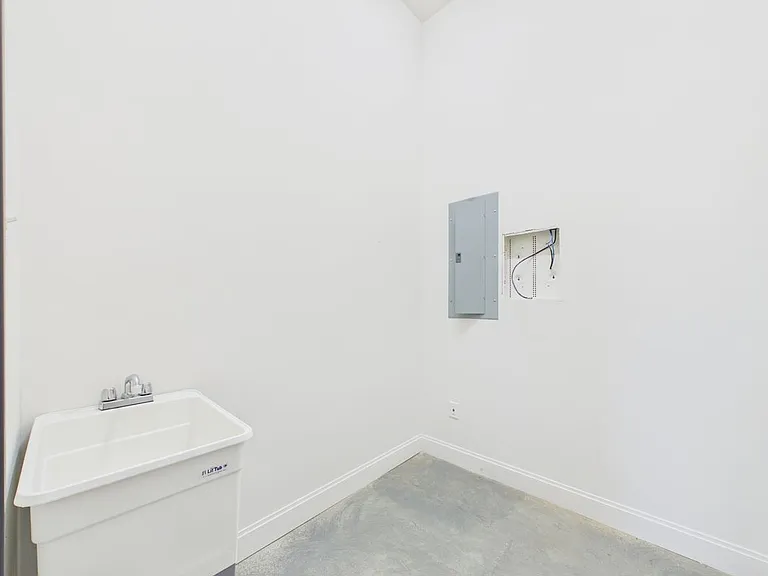 209 Highland Park Ln #101 — Photo 8