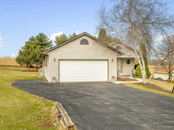 175 Lake Summerset Rd, Davis, IL 61019