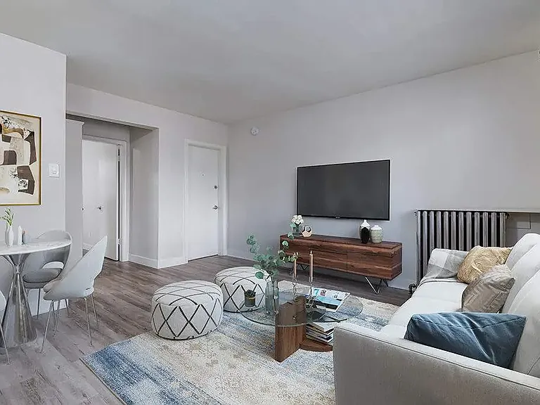 1602 Victoria Ave #2 — Photo 2