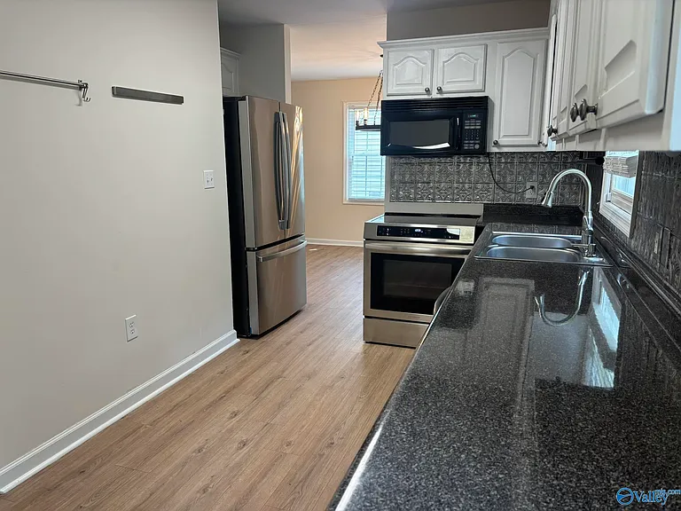 135 Suffolk Dr — Photo 11