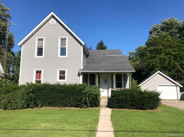 18 Brown St, Croswell, MI 48422