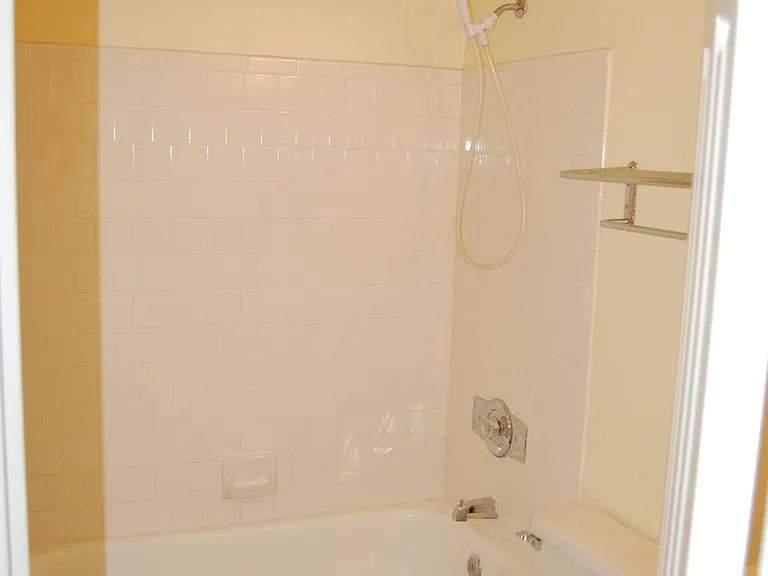 7732 Heatherside Ln — Photo 4