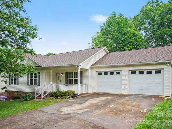 2466 Wilderness Ln, Lenoir, NC 28645