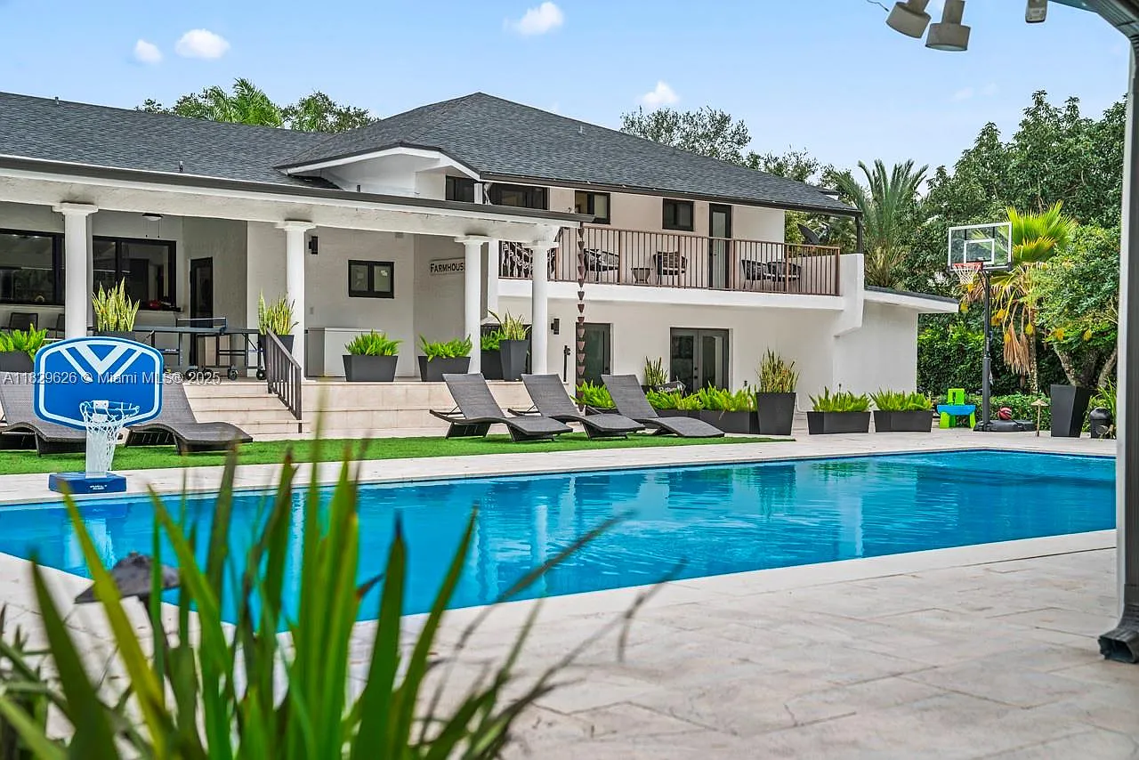 5 bed, 6.0 bath, 3996 sqft, $16,500 — Photo 4