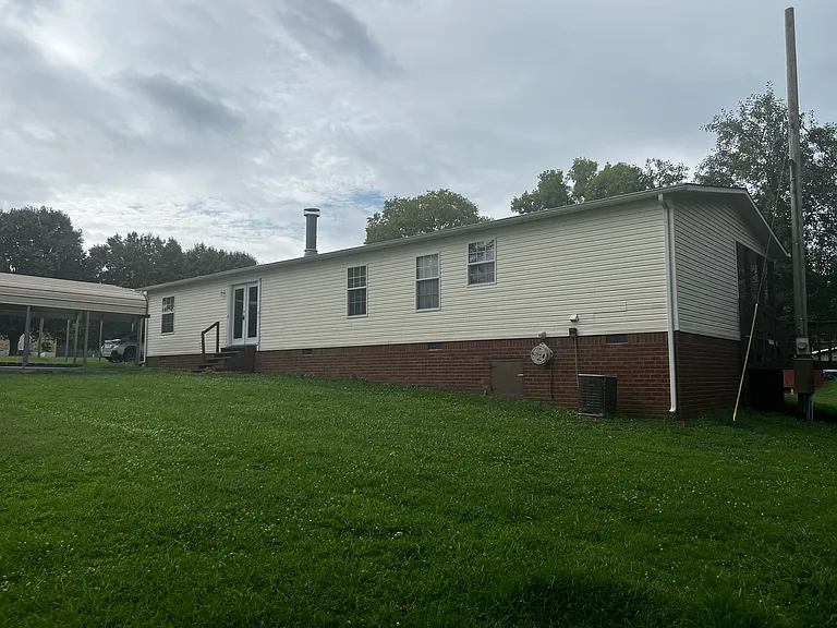 1098 Victory Ln — Photo 3