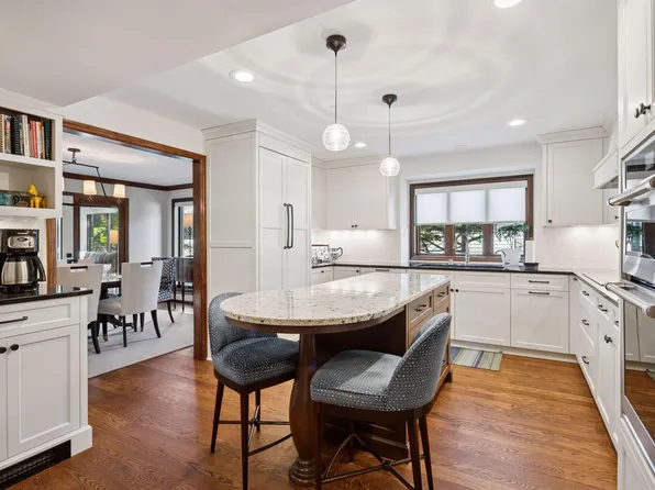 5501 Village Dr APT 105, Edina, MN 55439