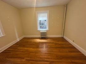 374 Chestnut Hill Ave