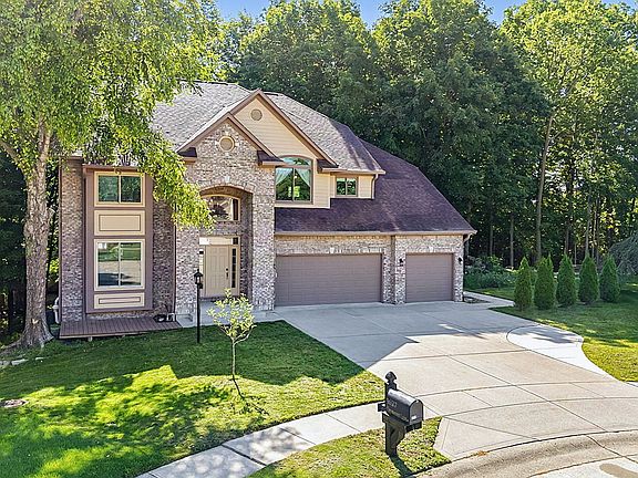 3rd image of 9627 Claymount Ln