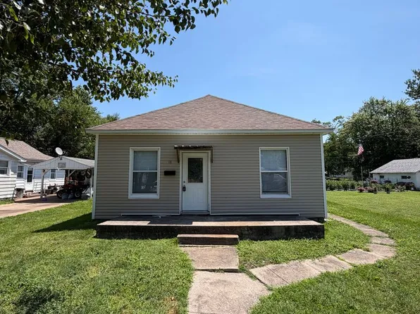 18 S Linden St #Du, Du Quoin, IL 62832