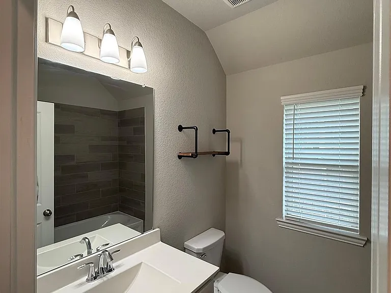 1562 Ancient Oak Ln — Photo 7