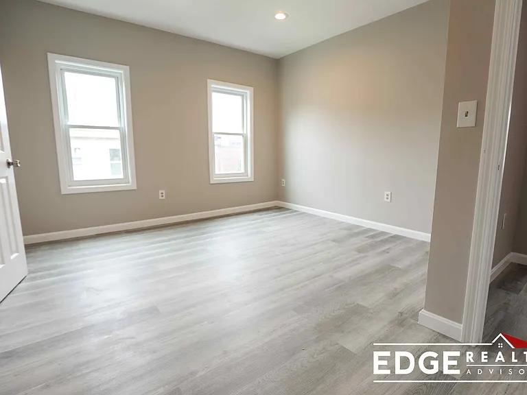 66 Quint Ave #2 — Photo 10
