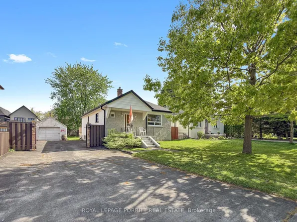 31 Burlingame Rd, Toronto, ON M8W 1Y7