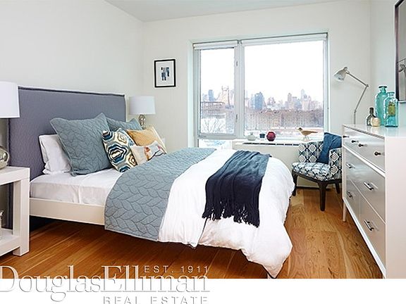 2nd image of 4134 Crescent St Ph A