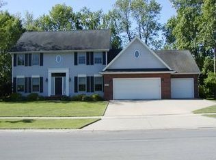 520 Stillmeadow Ln, Midland, MI 48642