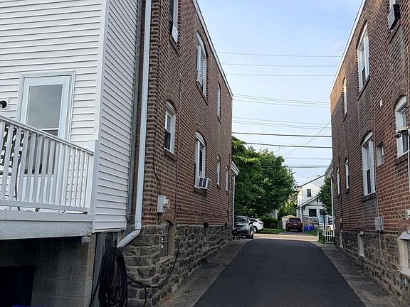 4th image of 532 Tyson Ave