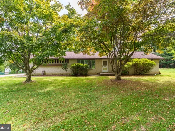 379 Dale Ave, Mountville, PA 17554