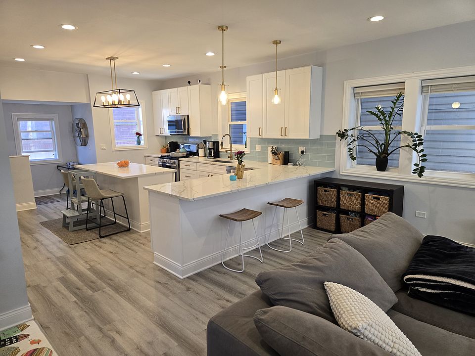 Kitchen with island and peninsula