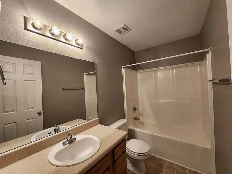 241 Executive Ave — Photo 15