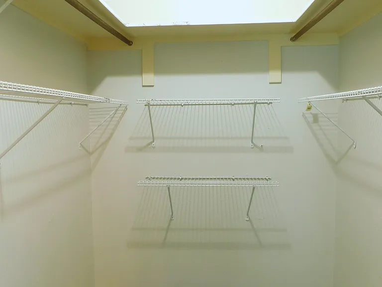 1648 Crown Point Dr — Photo 15