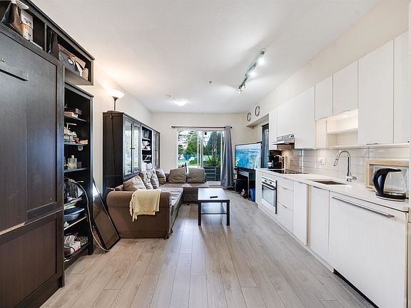 4th image of 13678 Grosvenor Rd #101