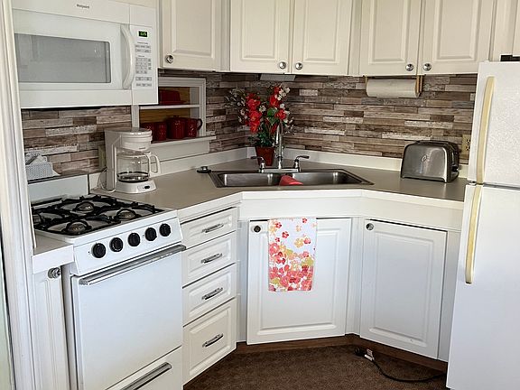 Kitchen - pantry not shown