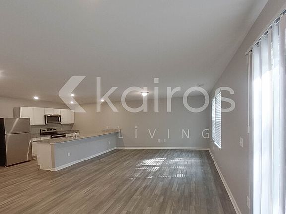 3rd image of 2509 Upland Cir SE