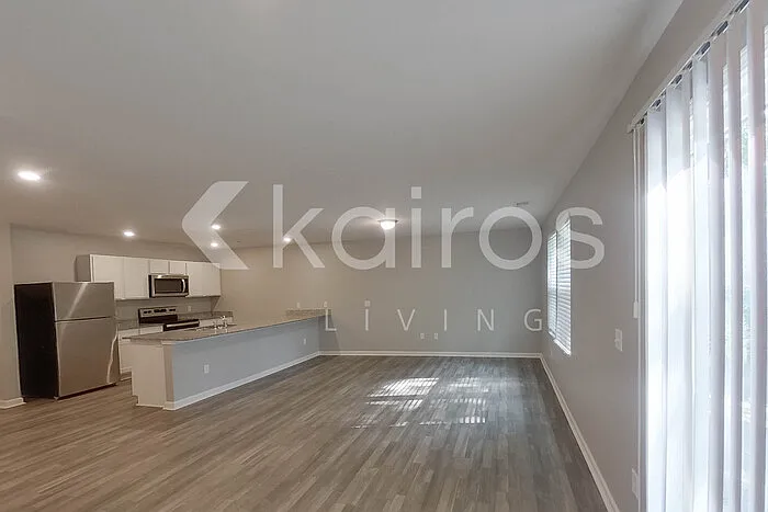 2509 Upland Cir SE — Photo 3
